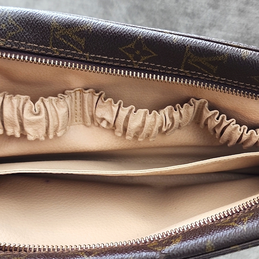 Louis Vuitton Toiletry Travel Bag - Picture 4 of 9